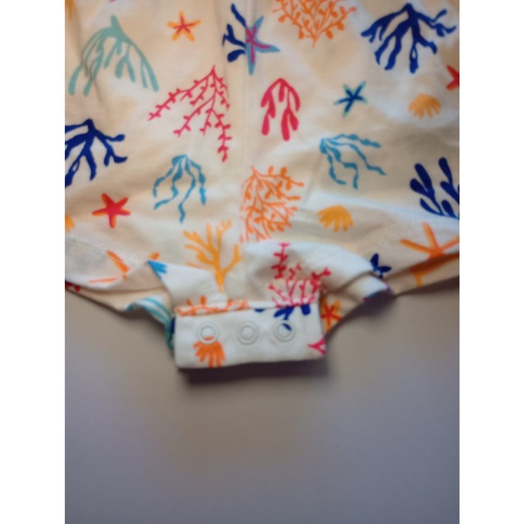 Old Navy- Sleeveless Romper for Baby-Coral Reef Print- Size 3-6 months - Picture 4 of 5